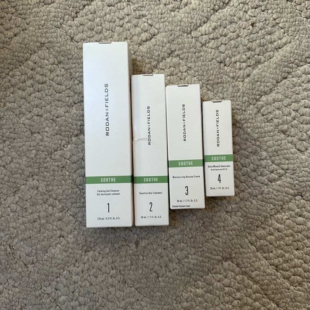 Rodan + Fields Soothe Skincare Set - White and Green